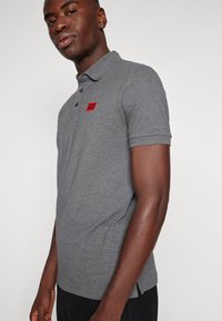 HUGO DERESO - Poloskjorter - medium grey