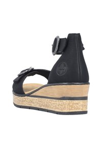 Zwarte wig sandaal met een kurkachtige zool, verstelbare enkelband en decoratieve gesp detail. Glad leer texture.