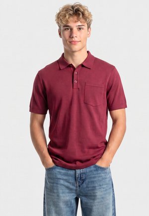 Mo, Polo - wine red
