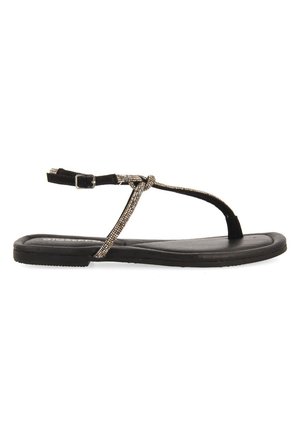 Sandalias planas negras tipo thong con suela texturizada, adornadas con una tira plateada brillante, que cuentan con un pequeño hebilla en el tobillo para un ajuste seguro.