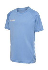 T-shirt de sport bleu clair à manches courtes avec col rond, logo blanc "hummel" sur la poitrine et bandes blanches en chevron sur les côtés.