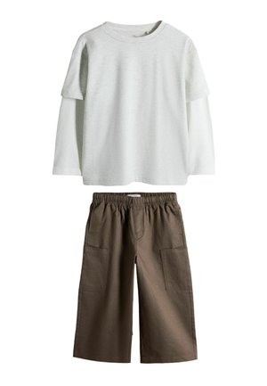 THE SET LONG SLEEVE RELAXED MOCK LAYER T-SHIRT AND WOVEN RELAXED TROUSERS SET - Bukser - grey white brown