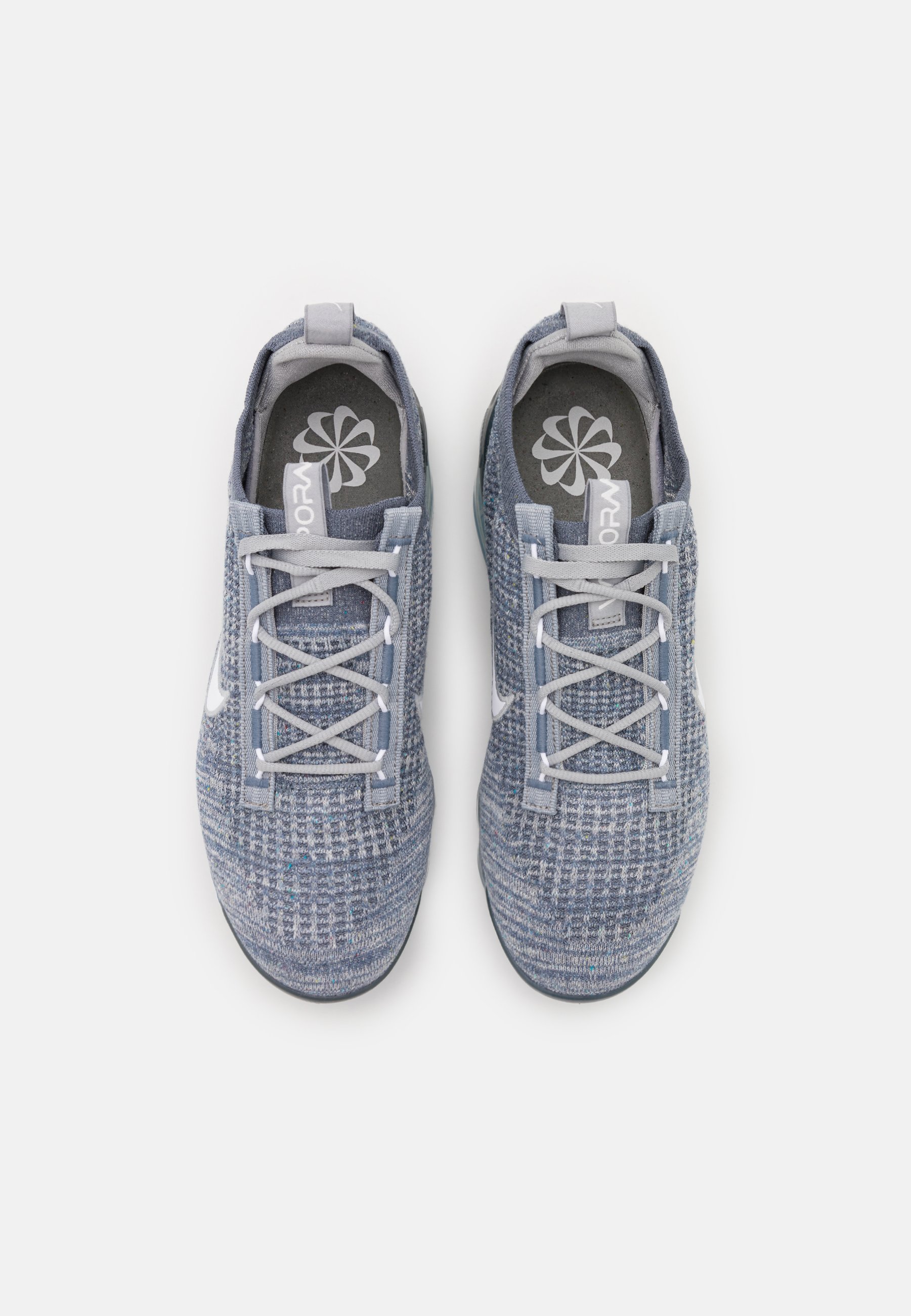 white blue vapormax