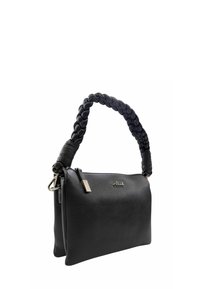 Borsa a tracolla in pelle nera con manico intrecciato, design elegante, chiusura con zip e un logo metallico sul davanti. Texture liscia.