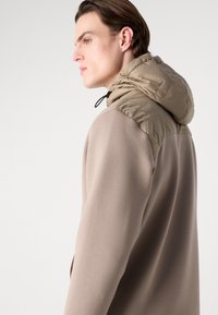 Thumbnail Image 7