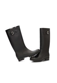 Botas de lluvia de goma negras con un acabado brillante, detalle de hebilla en el tobillo y suelas texturizadas para mayor agarre. Diseñadas para uso en exteriores.