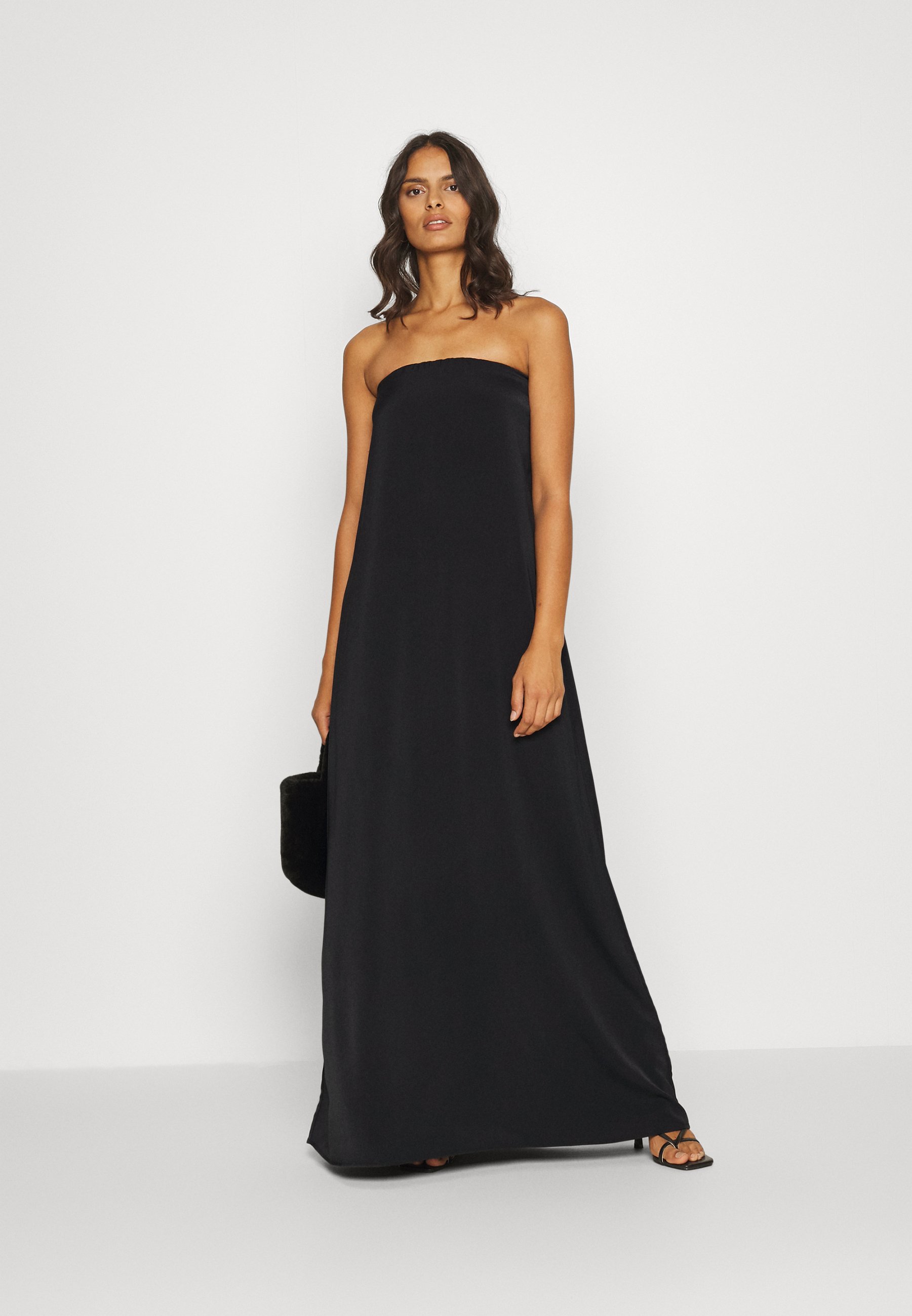 NA-KD JOSEFINE NAKD BANDEAU MAXI FLOWY DRESS - Galajurk - black/zwart -  Zalando.nl