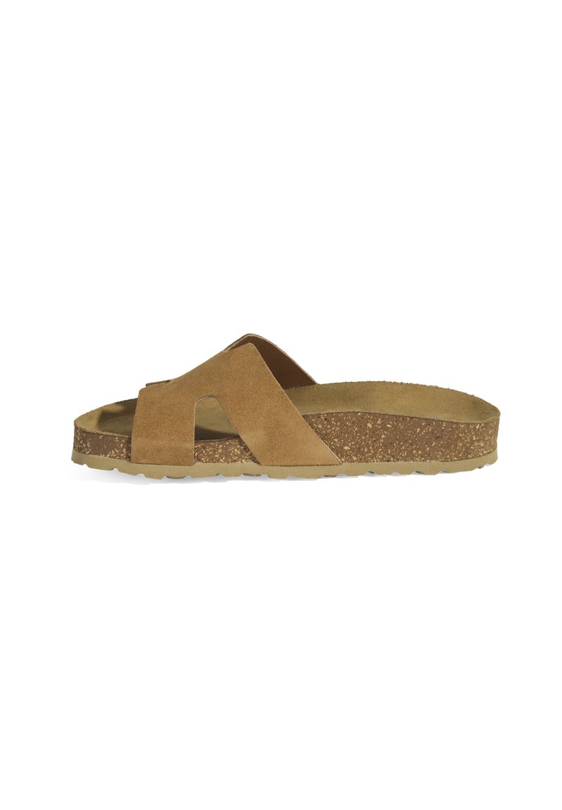 Sandale à glissière en suède marron avec une semelle en liège texturé, présentant un design de bande croisées et un profil bas et plat. Semelle intérieure texturée.