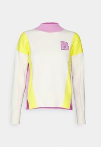 Pull-over en maille avec col montant. Présente des blocs de couleur blanc, jaune, rose et violet. Comprend un logo "B" prominent sur la poitrine.