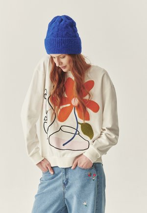 - Bluza