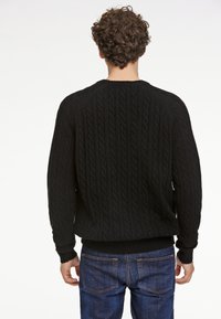 Lindbergh RAGLAN CABLE O-NECK - Trui - black