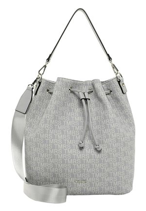 Sac seau gris avec une finition texturée arborant un motif imprimé sur toute la surface. Comprend une bandoulière réglable et un cordon de serrage.