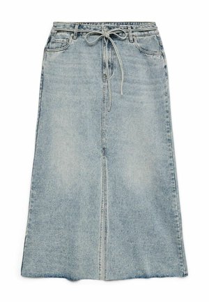 Lichtblauwe denim midirok met voorsplit, taille met trekkoord, riemlussen en twee zakken aan de voorkant.