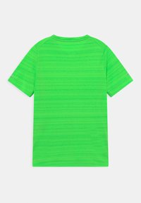 Nike Performance MILER UNISEX - T-shirt desportiva - green strike