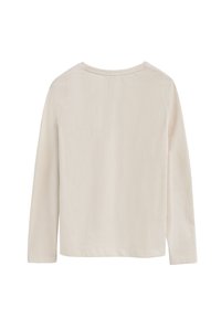 Langarmhemden in Cremefarbe aus weichem Baumwollstoff. Es hat einen runden Halsausschnitt und eine schlichte Textur ohne sichtbare Muster oder Akzente.