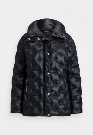 Veste matelassée noire avec une texture brillante, motif en losanges, fermetures à boutons-pression et à zip, et un col haut. Dispose de deux poches latérales.