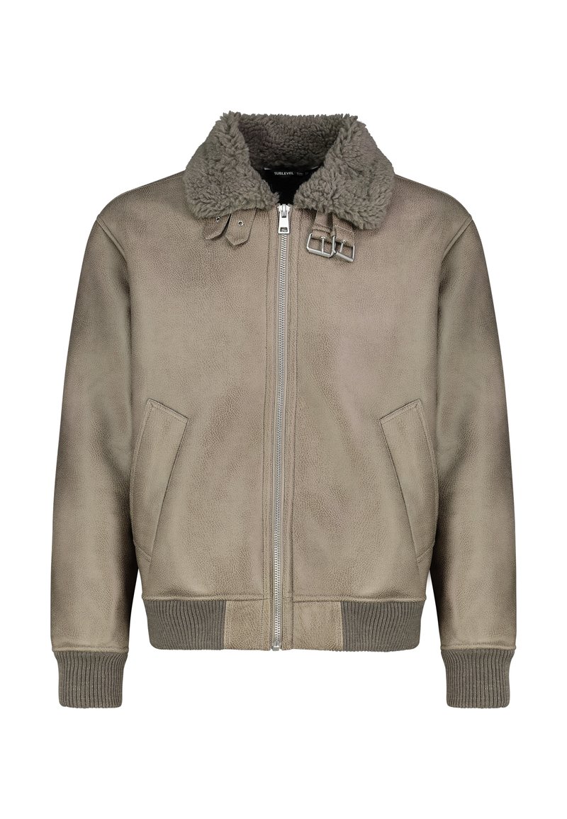 Tansfarbene Bomberjacke aus Leder mit einem Kunstpelzkragen, gerippten Bündchen und Saum, zwei seitlichen Taschen und einem zentralen Reißverschluss.
