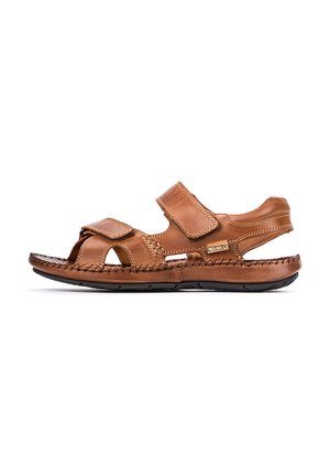 Sandalias de cuero marrón con dos correas ajustables, punta abierta y detalles trenzados a lo largo de los bordes, con una suela flexible de goma negra.