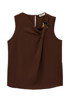 Haut sans manches marron foncé avec encolure asymétrique, détail en boucle de tissu maintenu par une boucle métallique ronde sur l'épaule droite.