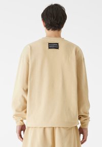 9N1M SENSE ESSENTIAL CREWNECK - Mikina - softmocca
