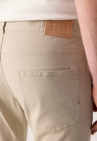Scotch & Soda RALSTON SLIM FIT 5 POCKET - Bukse - plaza taupe