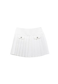 Witte geplooide rok met een vlakke tailleband, voorzien van twee voorzakken met zilveren knoopsluitingen. Soepele stofstructuur, korte lengte.
