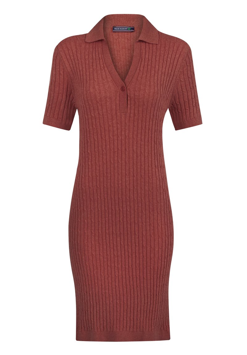 Rippstrickkleid in rostrot, mit Kragen, kurzen Ärmeln und figurbetonter Silhouette. Der Stoff weist ein strukturiertes, vertikales Muster auf.