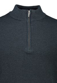 Dunkelgrauer gestrickter Reißverschluss-Pullover mit hohem Kragen, ausgestattet mit einem silbernen Reißverschluss und einem strukturierten Muster im gesamten Stoff.