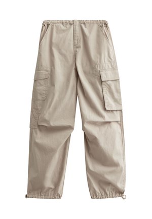 Beige cargo-pantalon met een elastische tailleband, twee zijzakken en een trekkoord aan de broekspijpen. Het materiaal lijkt lichtgewicht met een gladde textuur.