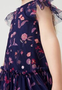 Next EMBELLISHED - Koktejlové šaty / šaty na párty - navy blue/pink