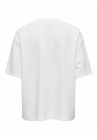 T-shirt bianco a maniche corte caratterizzato da una vestibilità ampia, scollatura rotonda e texture liscia, progettato senza motivi o accenti visibili.