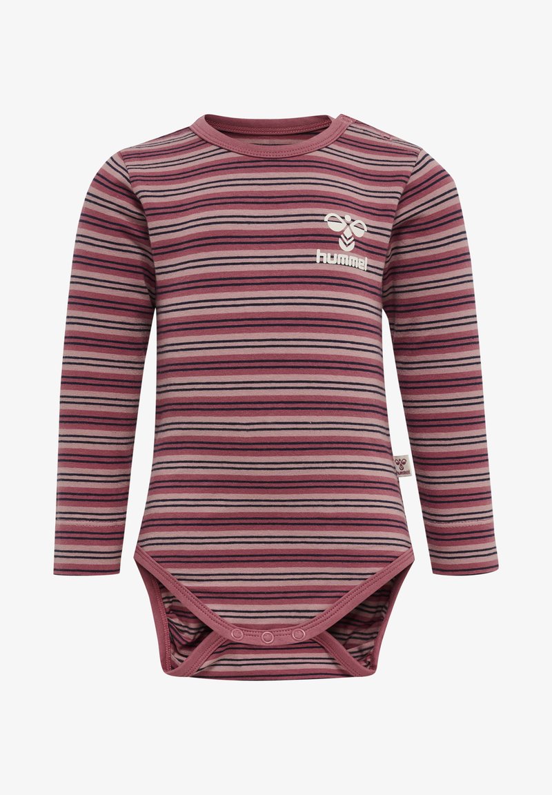 Langarmbodysuit in rostrotem und beigem Streifenmuster, aus weichem Stoff gefertigt, mit Druckknöpfen im unteren Bereich und einem Logo auf der Brust.