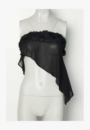 Čierny chiffonový top s volánovým živôtikom a asymetrickým lemom. Ľahký a priesvitný materiál vytvára prúdny vzhľad.