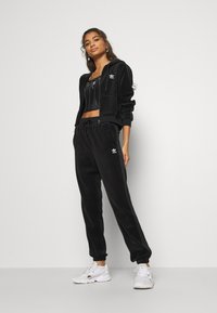 adidas Originals CROP FZ HOOD - Felpa con zip - black