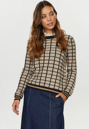 Maglione lavorato a maglia con un motivo a griglia beige e marrone, rifiniture nere e una finitura texture. Abbinato a una gonna di jeans scura.