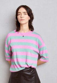 b.young BYMMMORLA - Pulover - super pink mix