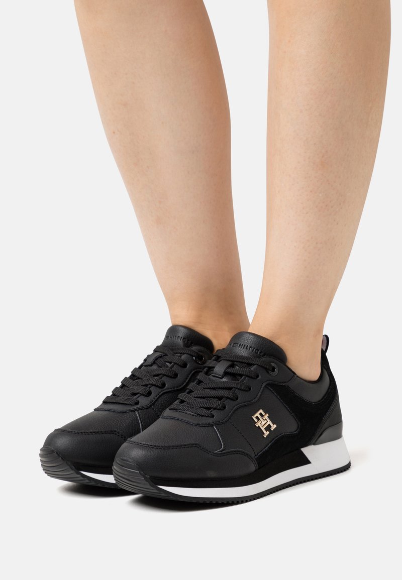 Tommy Hilfiger ESSENTIAL RUNNER - Trainers - black - Zalando