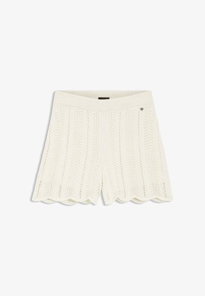 Shorts tricotés blancs avec ourlet festonné et motif ajouré vertical, dotés d'une taille côtelée et d'un petit détail logo en métal.