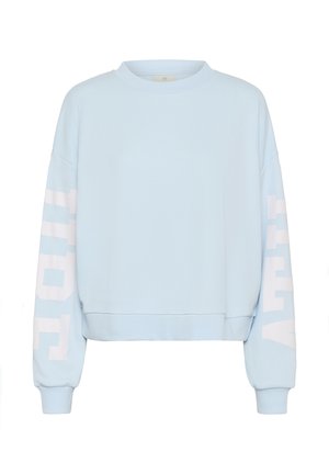 Sweatshirt bleu clair à col rond avec manches longues, arborant de grandes lettres blanches en bloc formant le mot "LOVE" sur chaque manche.