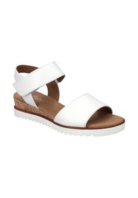 Sandalias de cuña de cuero blanco con correas anchas, un acento de textura de corcho y una suela de goma texturizada con un ligero contorno.