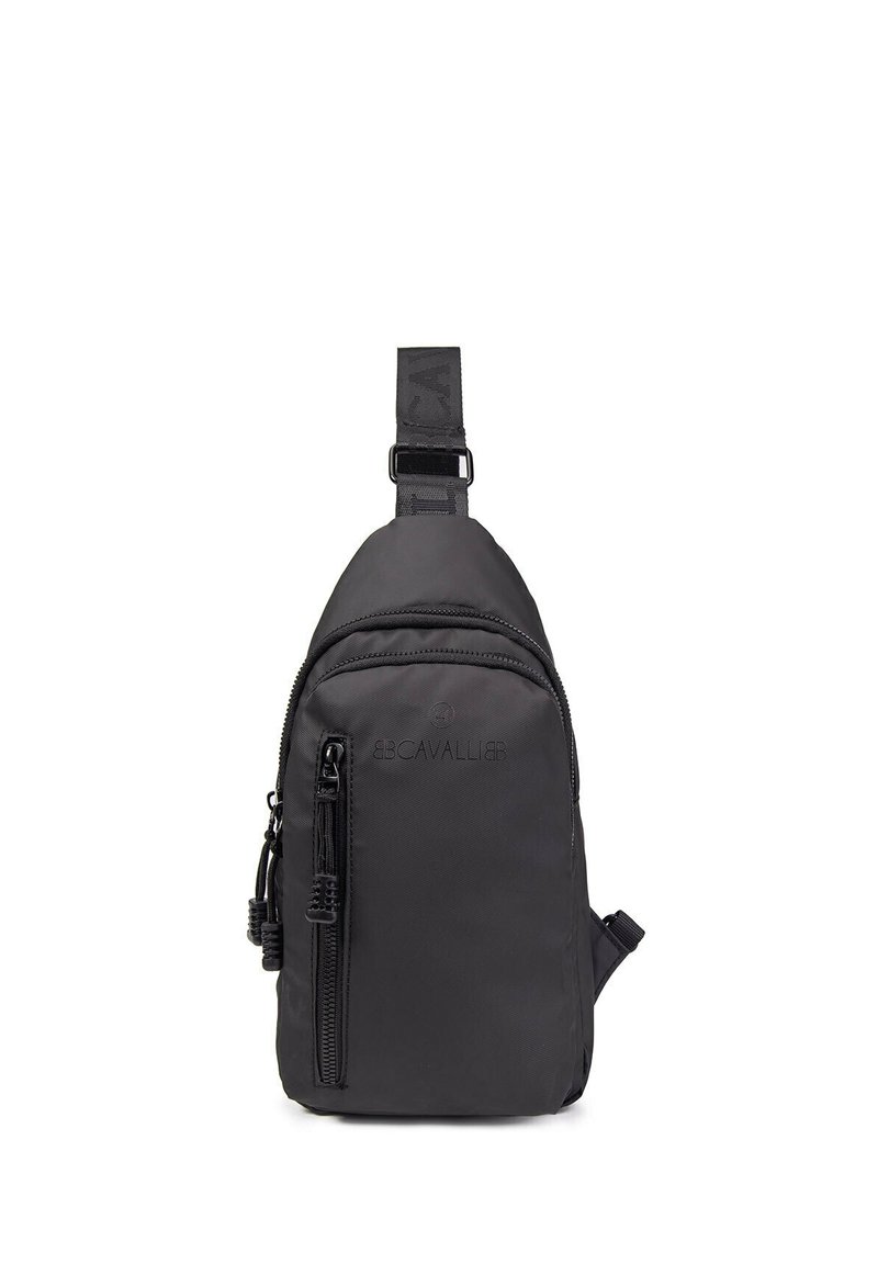 Zaino a tracolla nero in nylon, dotato di tasca frontale con zip, spallaccio regolabile, texture liscia e logo in rilievo sulla parte anteriore.