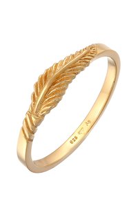 Guld ring med bladdesign, der har detaljerede teksturer og et glat bånd. Markeret med "925" og "AG" for sølvindhold.
