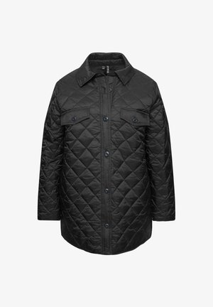 Czarna pikowana kurtka z kołnierzem, zapinana na guziki z przodu, z dwiema kieszeniami na piersi z klapami. Materiał ma gładkie, strukturalne wykończenie.