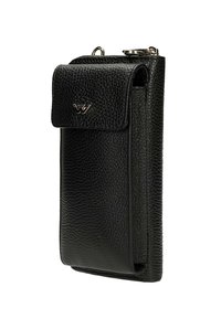 Custodia per telefono in pelle nera con finitura testurizzata, chiusura a pattina frontale e accentuazione del logo in argento. Forma rettangolare compatta con attacco a cerchio.