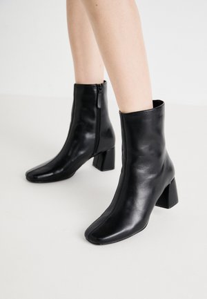 ONLBRIELLE - Boots à talons - black