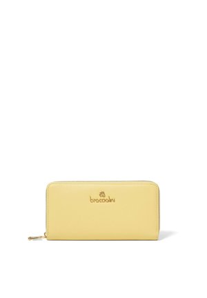 Portafoglio giallo in pelle con una texture liscia, chiusura a zip e logo impresso sul davanti. Forma rettangolare con bordi arrotondati.