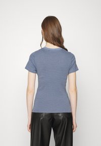 Levi's® BABY TEE - T-shirt estampada - pecan/country blue
