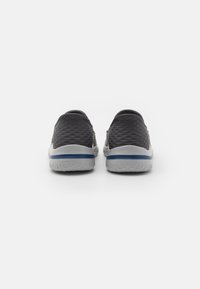 Skechers DELSON 3.0 - Jalga libistatavad jalanõud - gray