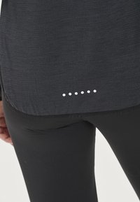 Endurance VIRONIC WAFFLE MIDLAYER - Långärmad tröja - black