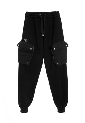 Pantalones de chándal negros hechos de material suave, que cuentan con dos grandes bolsillos laterales, cinturilla elástica y puños, con acentos de hardware plateado.